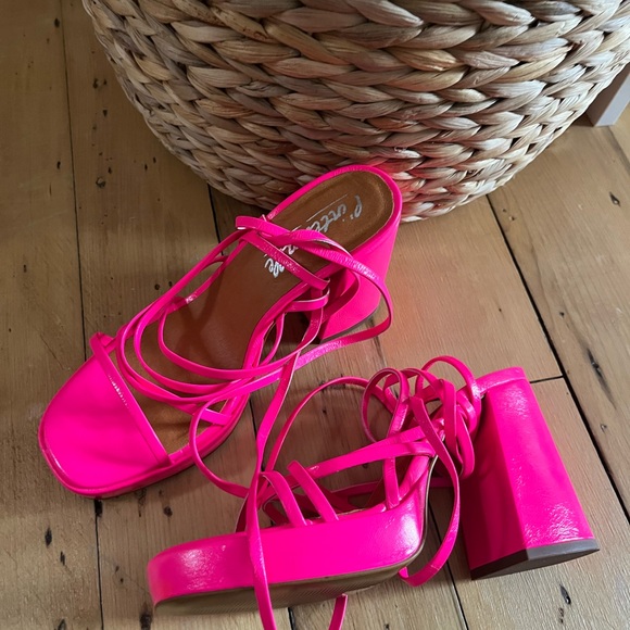 Shoes - Hot pink heels / sandals 👠👡